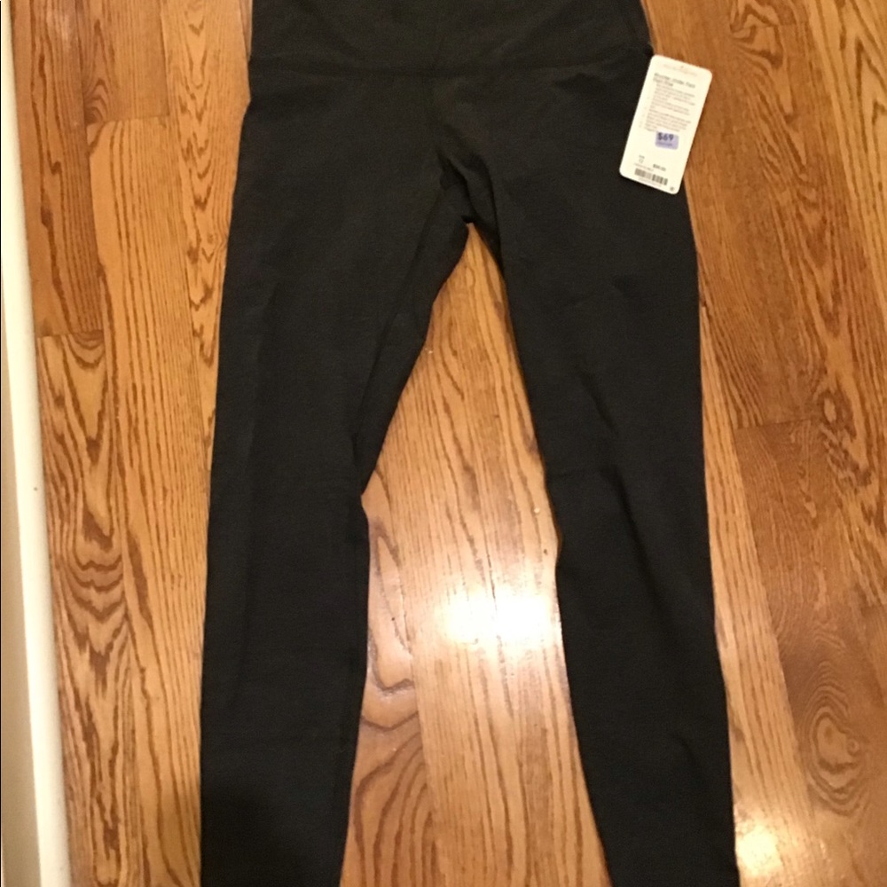 NEW LEGGINGS - Picture 4 of 4